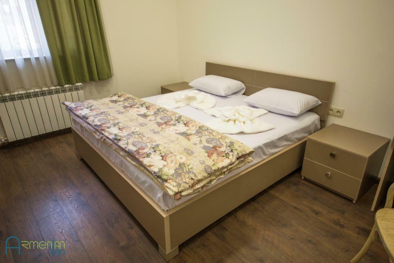 Armenian Inn エレバン エクステリア 写真